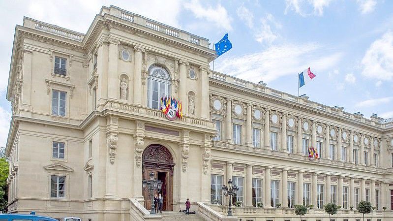 Das französische Außenministerium am Quai d'Orsay in Paris - jetzt wurden die Botschafter aus den USA und Australien zu Konsultationen zurückgerufen. Foto: Jens Büttner/dpa-Zentralbild/dpa
