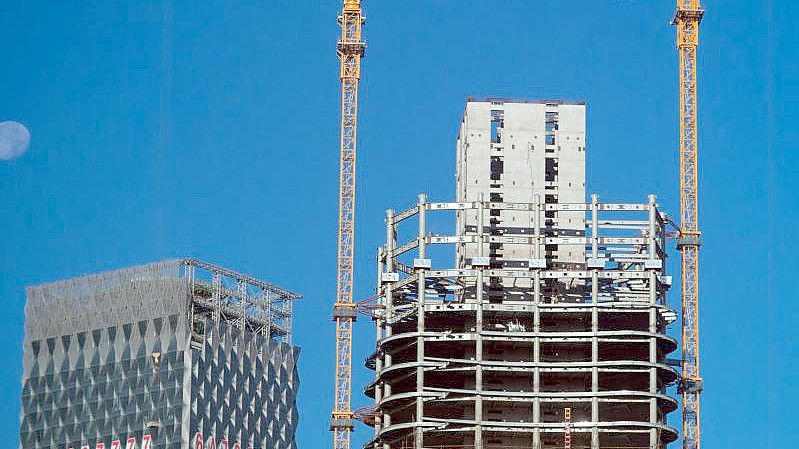 Schulden von umgerechnet mehr als 300 Milliarden US-Dollar lasten auf dem chinesischen Immobilienriesen Evergrande. Foto: picture alliance / dpa