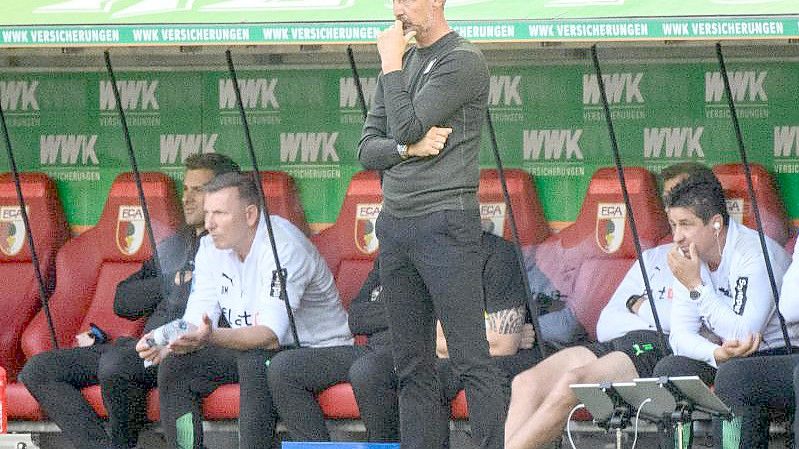 Startet als Trainer in Mönchengladbach exakt so schwach wie einst in Frankfurt: Adi Hütter (M). Foto: Matthias Balk/dpa