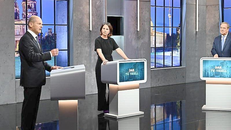 Kanzlerkandidaten (l-r) Olaf Scholz (SPD), Annalena Baerbock (Bündnis 90/Die Grünen) und Armin Laschet (CDU/CSU) diskutieren bei dem Dritten TV-Triell. Foto: Willi Weber/Prosieben/Seven.One/dpa