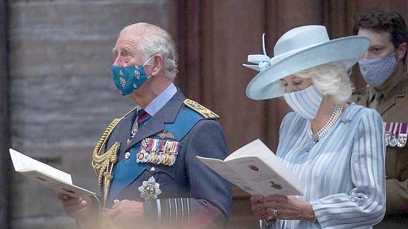 Der britische Prinz Charles, Prinz von Wales, und Camilla, Herzogin von Cornwall, nehmen an einem Dankes- und Umwidmungsgottesdienst anlässlich des 81. Jahrestages der Schlacht um Großbritannien in der Westminster Abbey teil. Foto: Julian Simmonds/Daily Telegraph/PA Wire/dpa