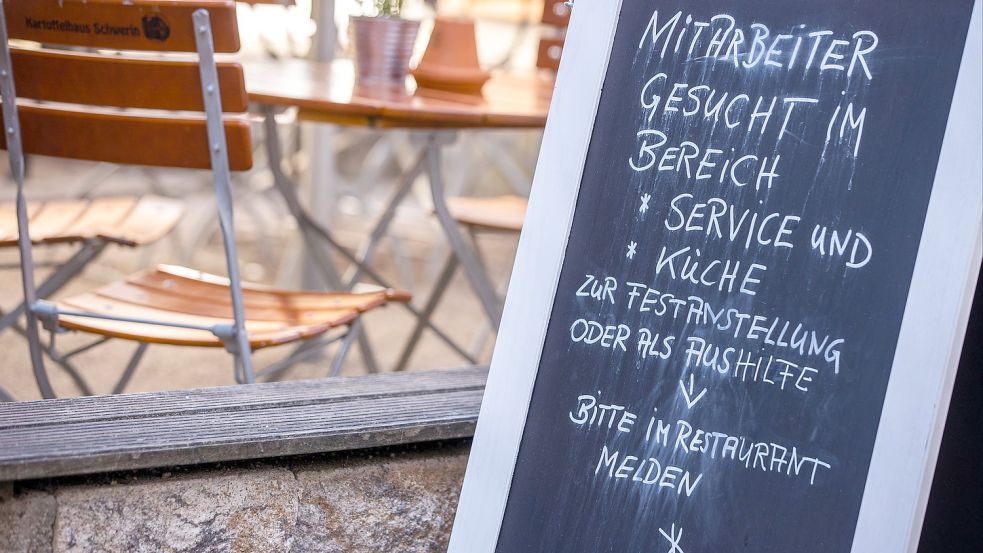 Mehr freie Stellen, weniger Arbeitslose: In der Gastronomie suchen Betriebe händeringend nach Mitarbeitern. Foto: Jens Büttner