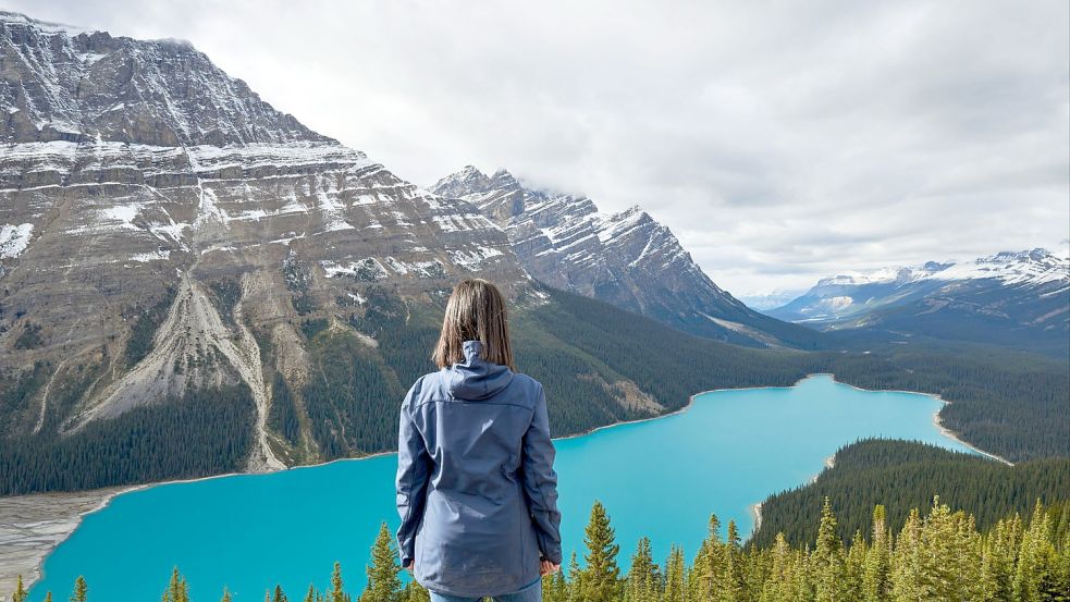Der Banff-Nationalpark im Westen Kanadas ist ein Traumziel für viele Reisende. Deutsche, die vollständig geimpft sind, könnten diesen Blick wieder genießen. Foto: imago images/Cavan Images