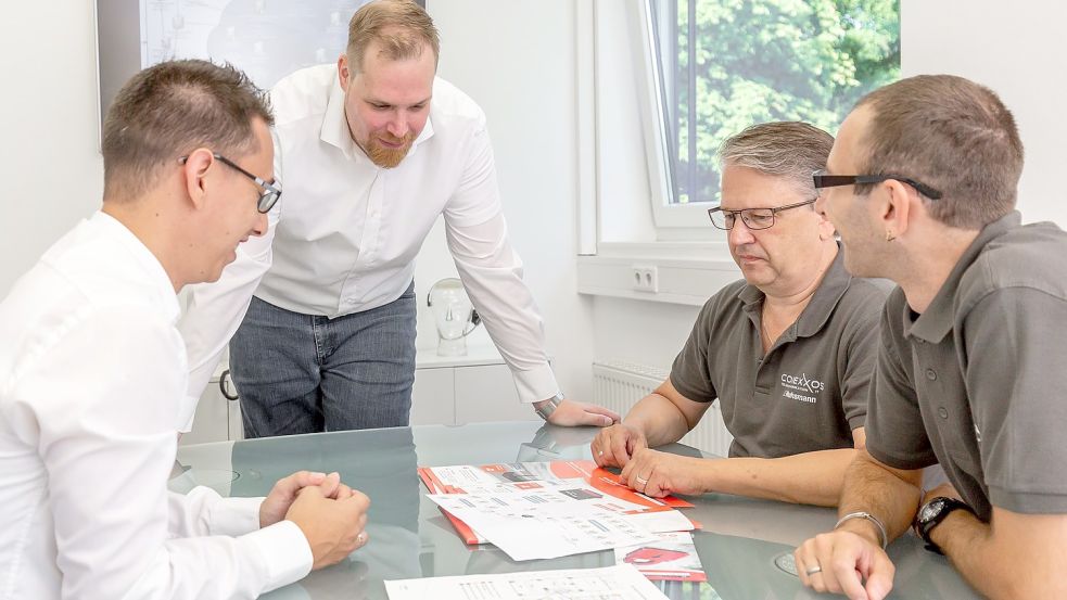 Die Conexxos-Geschäftsführer Björn Szwierczinski (links) und Jan Wilts sind Experten für IT-Sicherheit. Fotos: privat
