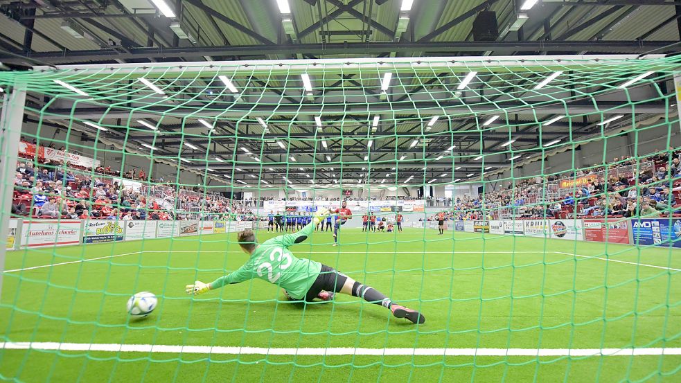 Vom 29. Dezember bis 9. Januar soll in der Sparkassen-Arena wieder der Ball rollen. Archivfoto: Ortgies