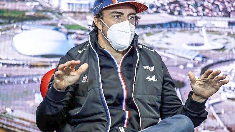 Fernando Alonso will auch mit 40 Jahren nicht einfach nur mitfahren und hat noch große Ziele. Foto: Xavi Bonilla/Pool DPPI/AP/dpa
