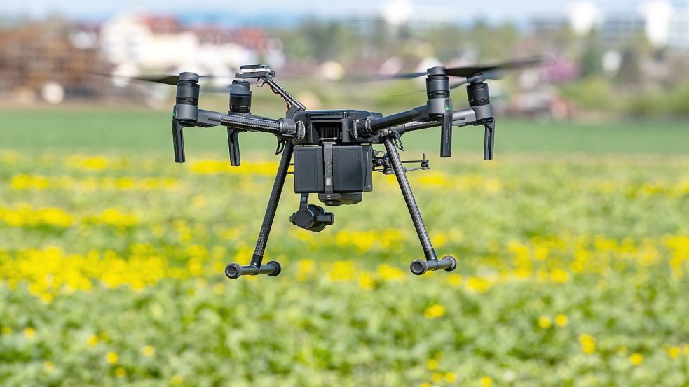 Drohnen, Sensoren, Roboter, Algorithmen und Künstliche Intelligenz ziehen immer mehr auch in die Landwirtschaft ein. Foto: Armin Weigel/dpa