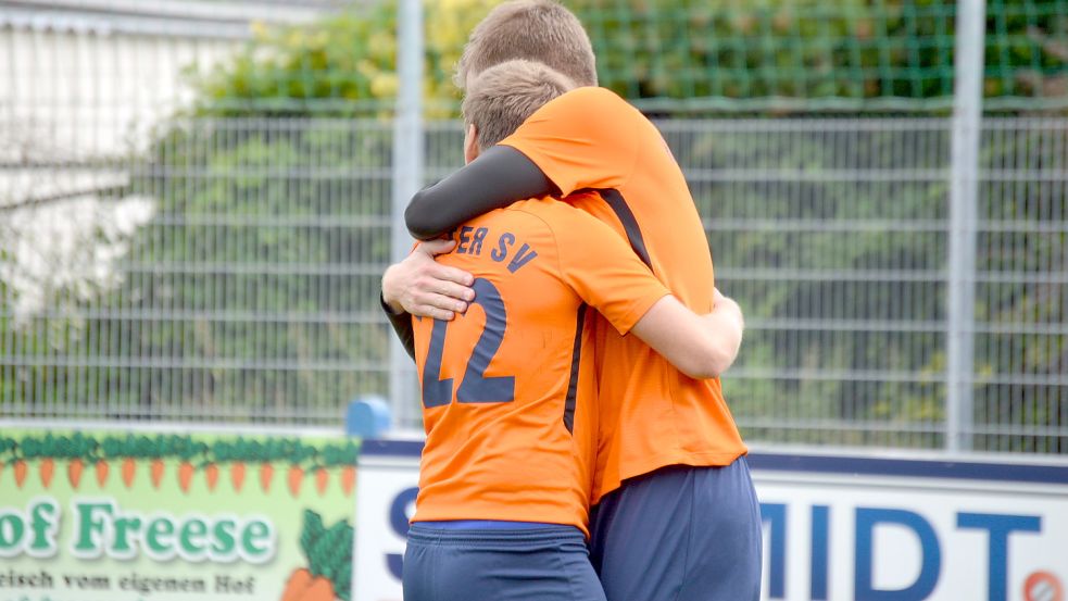 Jubel ohne Ende beim Holter SV. Neun Tore galt es zu feiern. Foto: Weers