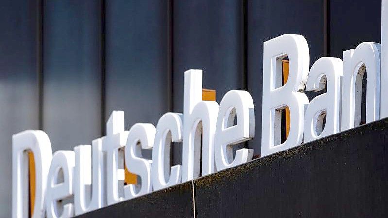 Auch bei der Deutschen Bank läuft ein Konzernumbau inklusive Personalabbaus. Foto: Hauke-Christian Dittrich/dpa