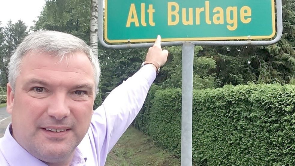 Der Ostrhauderfehner SPD-Mann Sascha Laaken (hier 2017 während seines Wahlkampfes in Alt-Burlage) zieht jetzt in den Landtag ein. Foto: privat