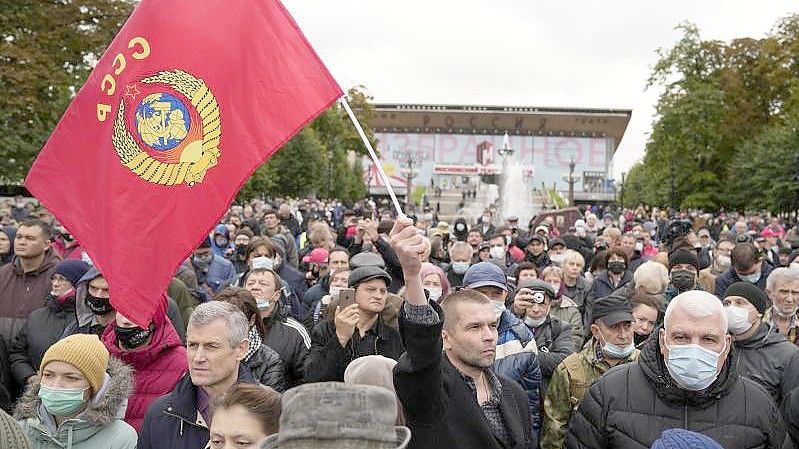 Protest gegen die Ergebnisse der Parlamentswahl in der vergangenen Woche in Moskau. Foto: Pavel Golovkin/AP/dpa