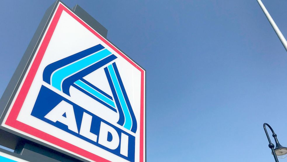 Eine Aldi-Kassiererin landete einen viralen Hit auf der Social-Media-Plattform Tiktok. Foto: imago images/Waldmüller