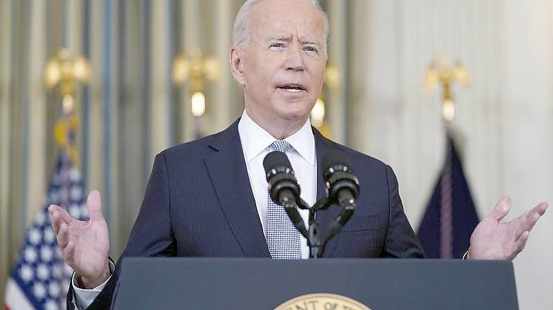 Joe Biden, Präsident der USA, spricht im State Dining Room des Weißen Hauses in Washington. Foto: Patrick Semansky/AP/dpa