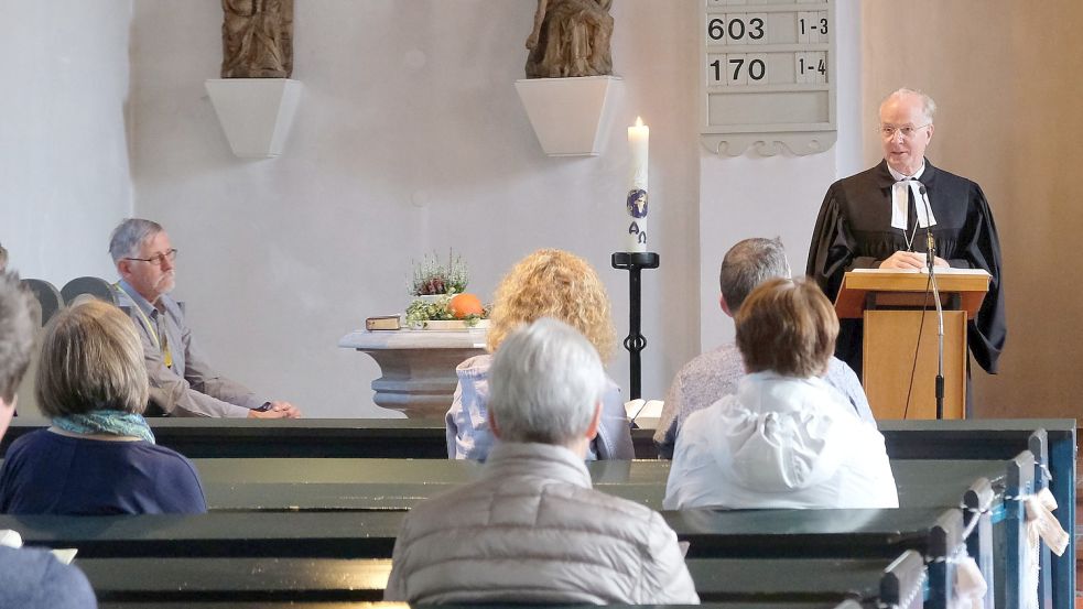 Regionalbischof Dr. Detlef Klahr hielt den Gottesdienst in der St.-Martin-Kirche in Potshausen. Foto: Grundmann