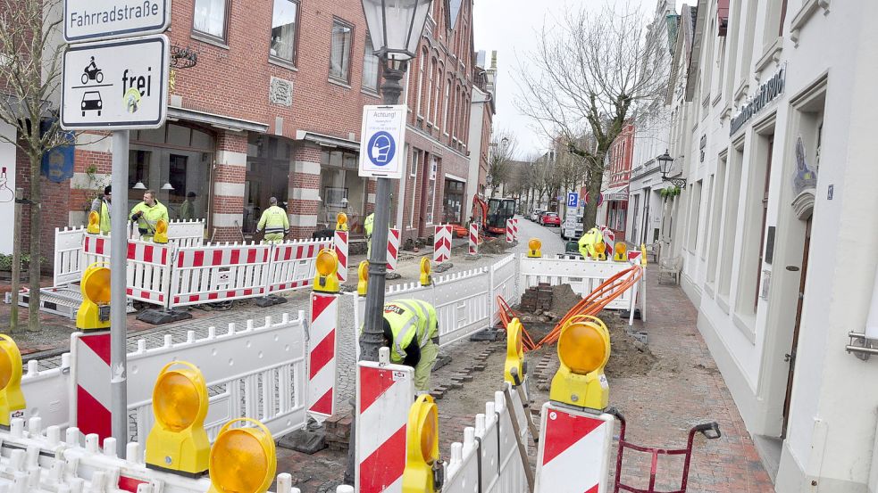 Von der Brunnenstraße im April zog sich der Glasfaser-Ausbau in den nächsten Monaten durch die Leeraner Altstadt. Foto: Wolters / Archiv