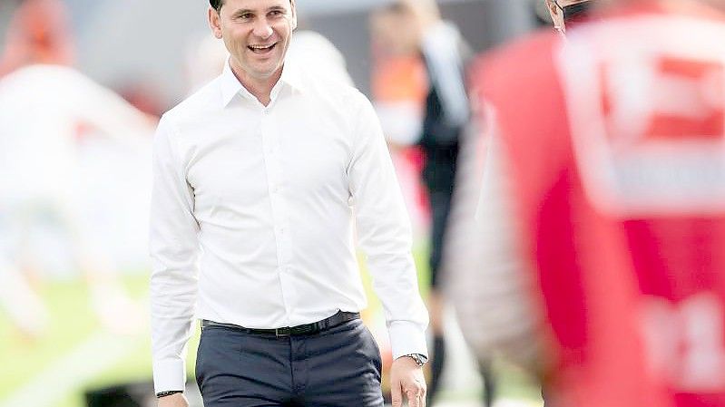 Gastiert mit Leverkusen bei Celtic Glasgow: Bayer-Coach Gerardo Seoane. Foto: Marius Becker/dpa