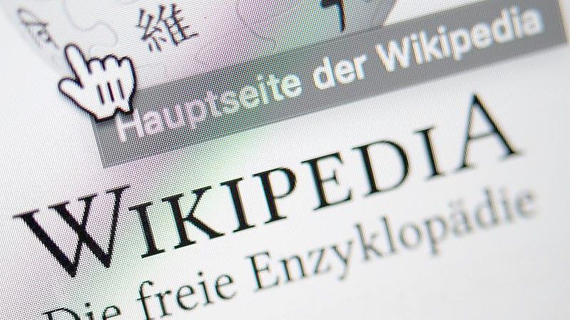 Die Wikipedia-Gemeinde diskutiert ein Wochenende lang in Erfurt. Foto: Sebastian Gollnow/dpa