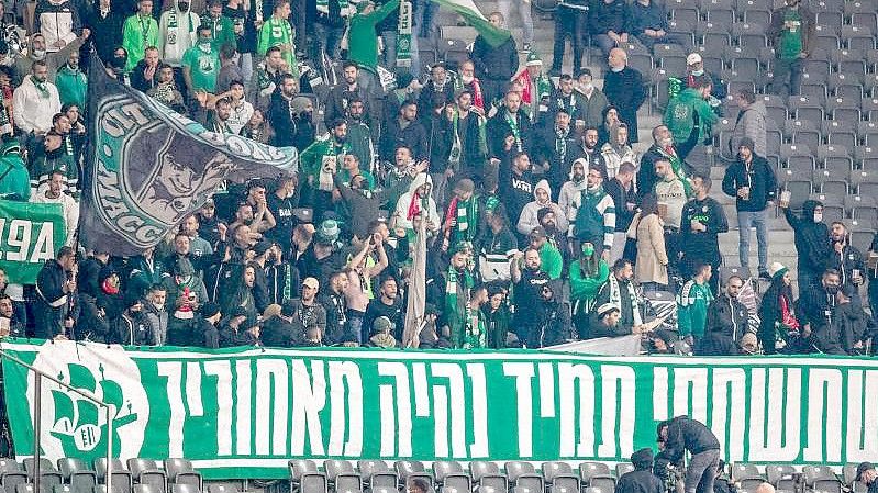 Union-Fans sollen israelische Fußball-Anhänger von Maccabi Haifa antisemitisch beleidigt haben. Foto: Andreas Gora/dpa