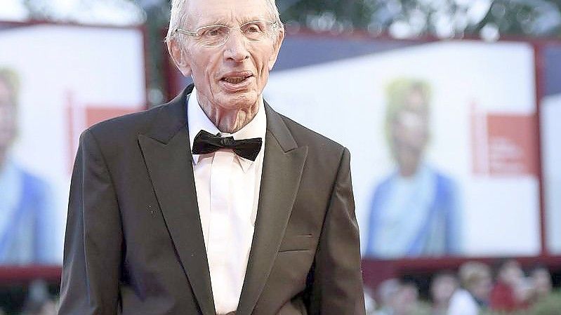 Heinz Lieven 2015 bei den Filmfestspielen in Venedig. Der Schauspieler ist im Alter von 93 Jahren gestorben. Foto: Claudio Onorati/ANSA/dpa