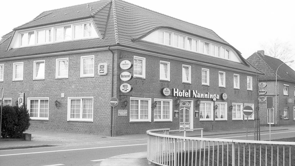 Das Hotel „Nanninga“ 1989 nach den Umbau- und Sanierungsmaßnahmen. Das Hotel hat eine neue Außenfassade im Landhausstil erhalten.