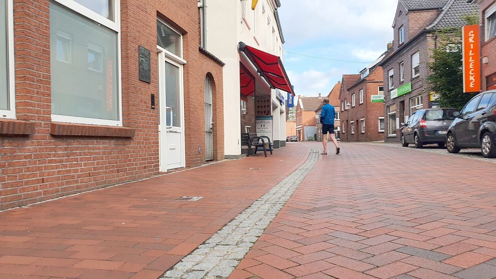 Bei öffentlichen Sanierungsprojekten tragen jeweils der Bund, das Land Niedersachsen und die Stadt Weener ein Drittel der Kosten. Auch der Ausbau der Westerstraße in Weener wurde mit Hilfe von Fördergeld saniert. Foto: Gettkowski