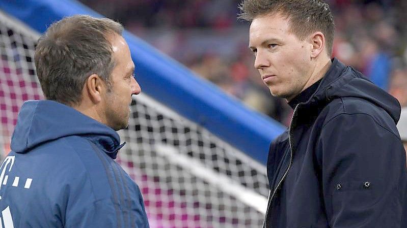 Julian Nagelsmann (r) folgte Hansi Flick beim FC Bayern München als Trainer. Foto: Matthias Balk/dpa