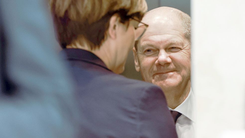 SPD-Kanzlerkandidat Olaf Scholz mit seiner Parteichefin Saskia Esken: Welche Genossinen könnte er ins Kabinett holen? Foto: ODD ANDERSEN / AFP