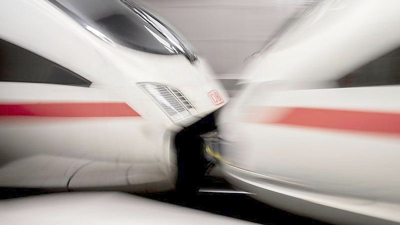 Ein ICE bei der Einfahrt in einen Berliner Bahnhof. Foto: Christoph Soeder/dpa