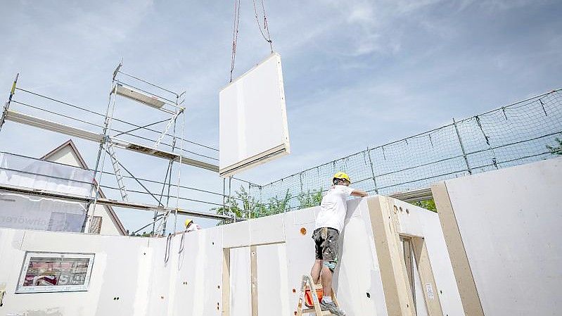 Die Fertighausbranche macht gute Geschäfte. Foto: Daniel Maurer/dpa