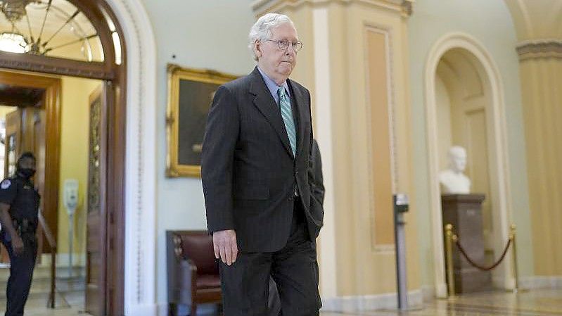 McConnell, Minderheitsführer der Republikaner im Senat, bietet an, eine Notfall-Anhebung der Schuldengrenze nicht zu blockieren. Foto: J. Scott Applewhite/AP/dpa