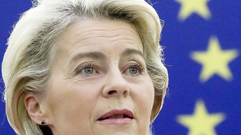 EU-Kommissionspräsidentin Ursula von der Leyen will das polnische Urteil zum Status von EU-Recht analysieren lassen. Foto: Yves Herman/Pool Reuters via AP/dpa