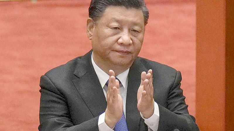 Ohne die USA zu nennen, warnte Xi Jinping in seiner Rede vor ausländischer Einmischung im Taiwan-Konflikt. Foto: Andy Wong/AP/dpa
