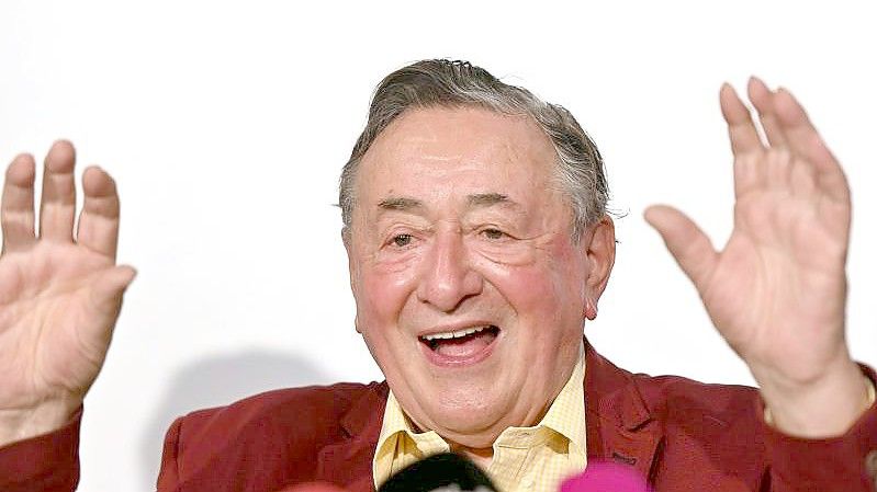 Der österreichische Unternehmer Richard „Mörtel“ Lugner ist wieder verlobt. Foto: Herbert Neubauer/APA/dpa