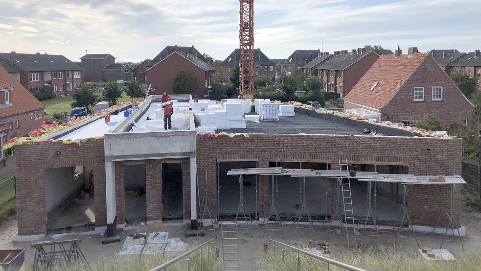 Das Dach des Waterhuus soll begrünt werden. Noch finden Arbeiten zur Isolierung statt. Foto: Kraft