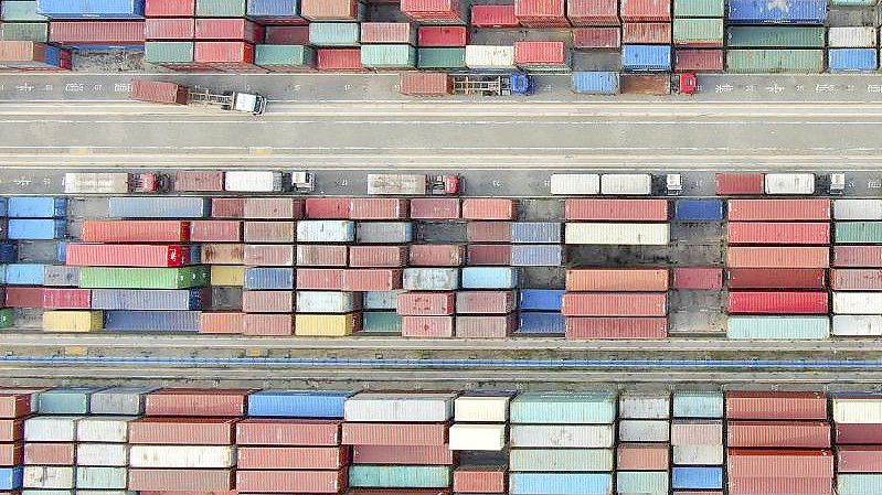 Container über Container - Sinnbild der Weltwirtschaft. Foto: -/CHINATOPIX/AP/dpa