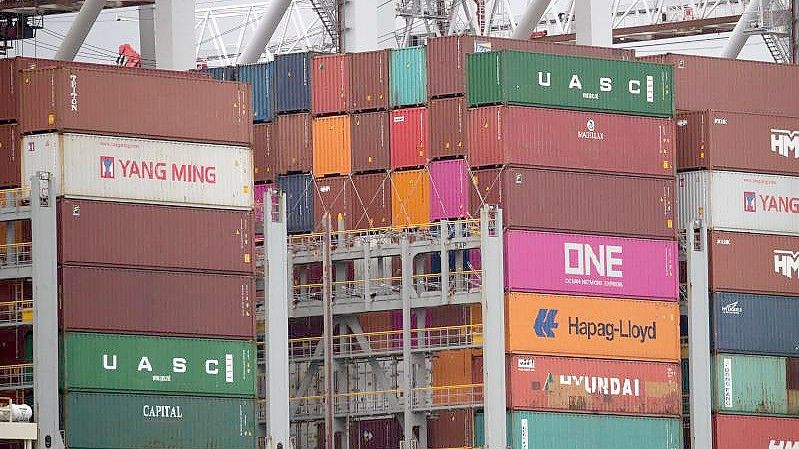 Ein Containerschiff im Hafen von Southampton (Archivbild). Foto: Andrew Matthews/PA Wire/dpa