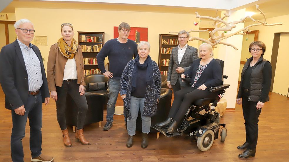 Der neu gewählte Vorstand von „Kids“ (von links): Johannes Budde, Gaby Brosig, Volker Bley, Beate Greiner, Ludwig Frye, Silke Eckel und Ursula Nüdling. Foto: Passmann