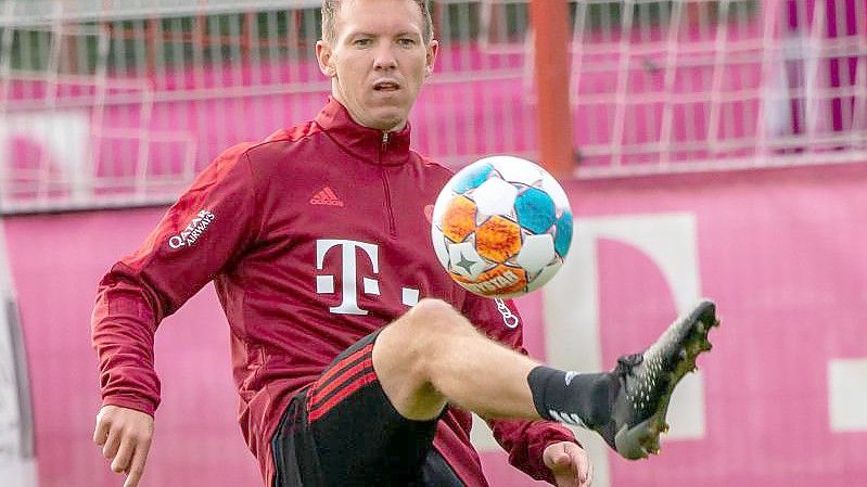 Fiebert dem Topspiel gegen Leverkusen entgegen: Bayern-Coach Julian Nagelsmann. Foto: Peter Kneffel/dpa