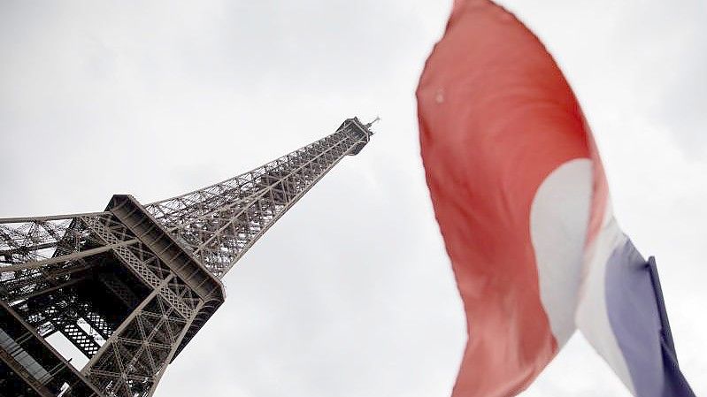 Das Wahrzeichen der französischen Hauptstadt: Der Eiffelturm in Paris. Foto: Kay Nietfeld/dpa