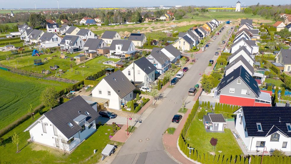 Die Immobilienpreise steigen immer weiter - auch auf dem Land. Foto: Jan Woitas / dpa