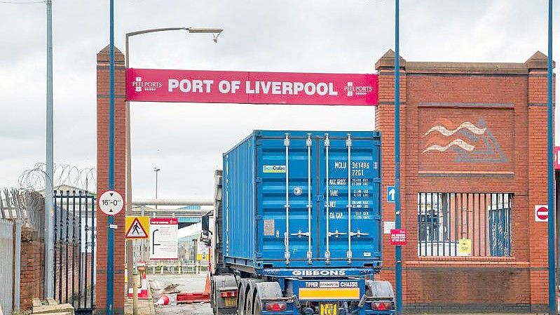 Ein Lastwagen auf das Gelände des Hafens von Liverpool. Foto: Dave Rushen/SOPA Images via ZUMA Press Wire/dpa