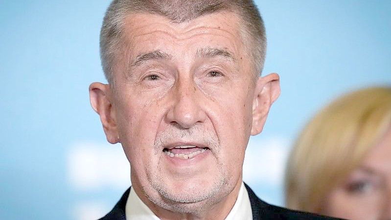 Andrej Babis, Ministerpräsident von Tschechien, scheint sich mit seiner Niederlage abgefunden zu haben. Foto: Petr David Josek/AP/dpa