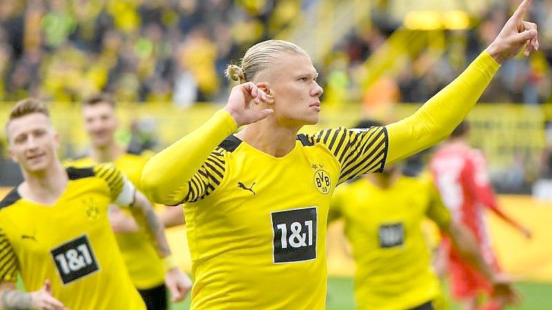 BVB-Stürmer Erling Haaland jubelt über seinen Treffer zum 2:0 gegen den FSV Mainz 05. Foto: Bernd Thissen/dpa