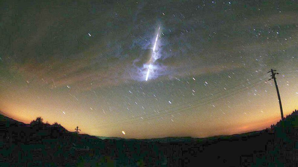 In Kanada hat ein Meteorit ein Haus getroffen – und ist damit nun eine fünfstellige Summe wert. (Symbolbild) Foto: epa/afp/Nasa