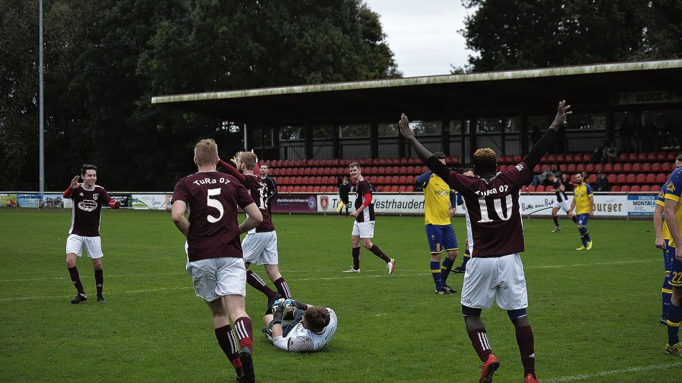 Vier Heimspiele, vier Siege, 13:0 Tore: Tura-Heimspiele sind Fest- und Jubeltage für die U23. Fotos: Weers