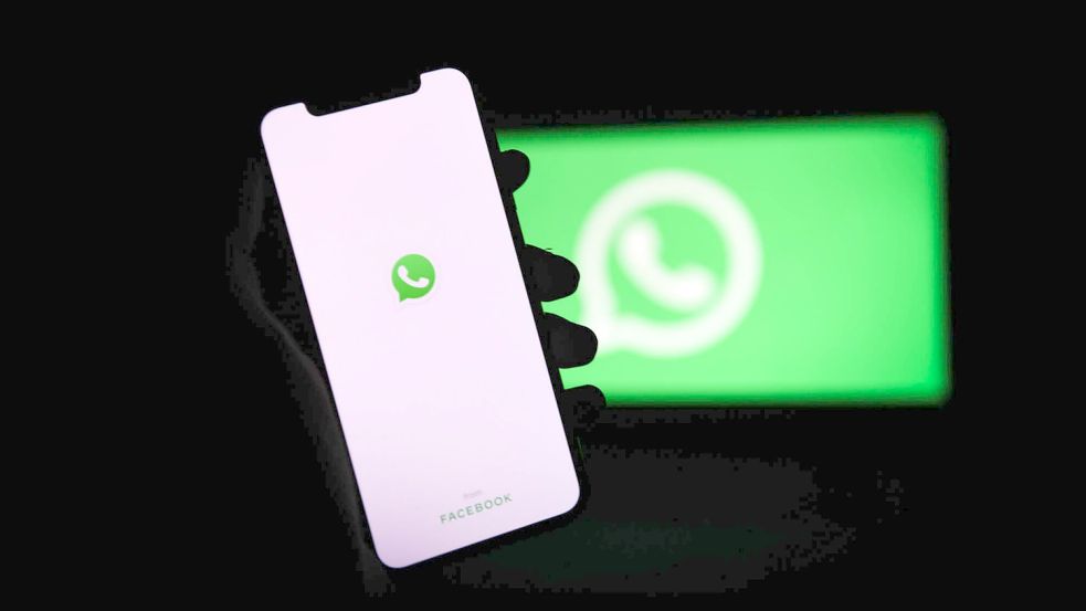 Ein indischer Parfümhersteller vertreibt einen Duft zum Messengerdienst WhatsApp. (Symbolbild) Foto: imago images/onw-images/Marius Bulling
