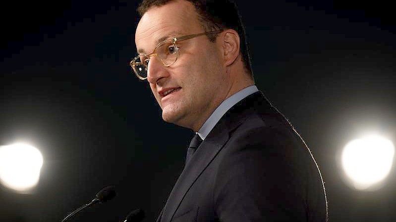 Jens Spahn (CDU), Bundesminister für Gesundheit, spricht zur Eröffnung des Deutschen Pflegetags 2021. (Archivbild). Foto: Monika Skolimowska/dpa-Zentralbild/dpa