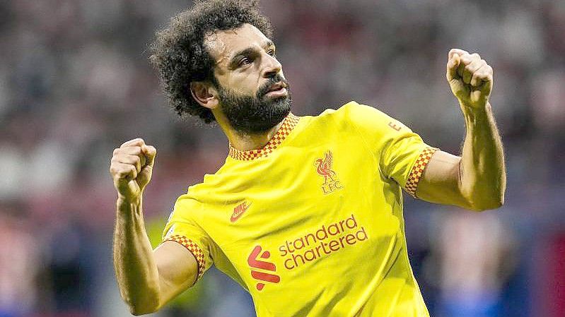 Liverpools Mohamed Salah jubelt nach einem Elfmetertor. Foto: Manu Fernandez/AP/dpa