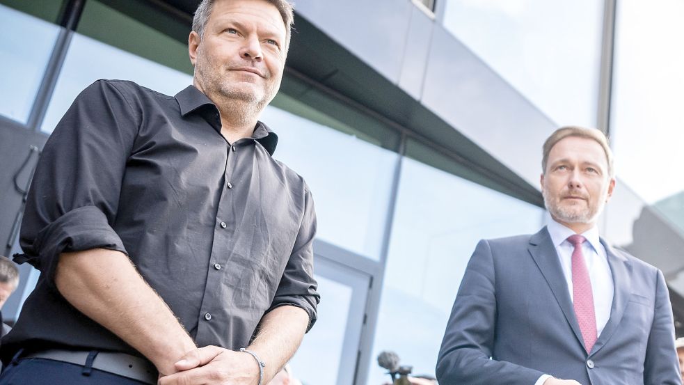 Würden beide gerne Bundesfinanzminister werden, um die wichtigsten Vorhaben ihrer Parteien zu sichern: Grünen-Co-Chef Robert Habeck (links) und FDP-Chef Christian Lindner. Foto: Foto: dpa/Michael Kappeler