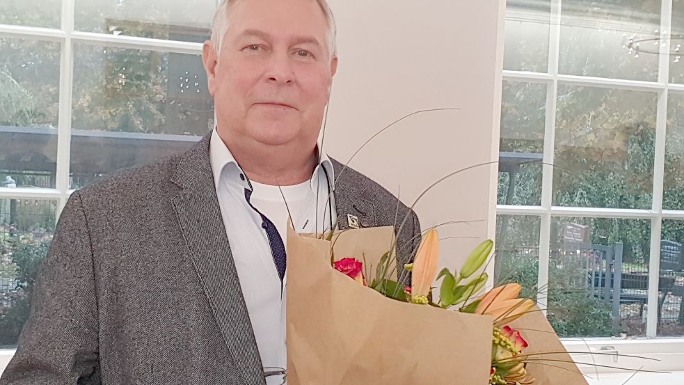 Insgesamt 30 Jahre lang war Manfred Robbe aus Weener Schiedsmann. Jetzt verabschiedet er sich aus gesundheitlichen Gründen aus dem Ehrenamt. Foto: Gettkowski